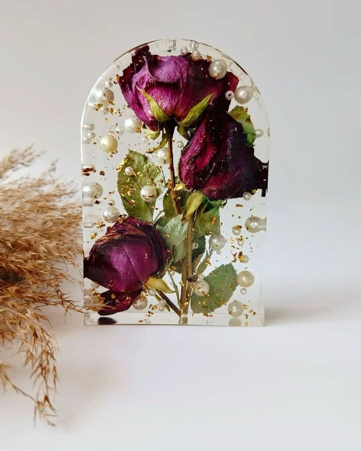 3D Resin Preserved Rose Arch with Pearls & Gold Flakes